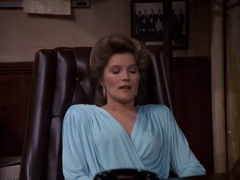 65386_KateMulgrew-Cheers4x24StrangeBedfellows-13_122_986lo.jpg