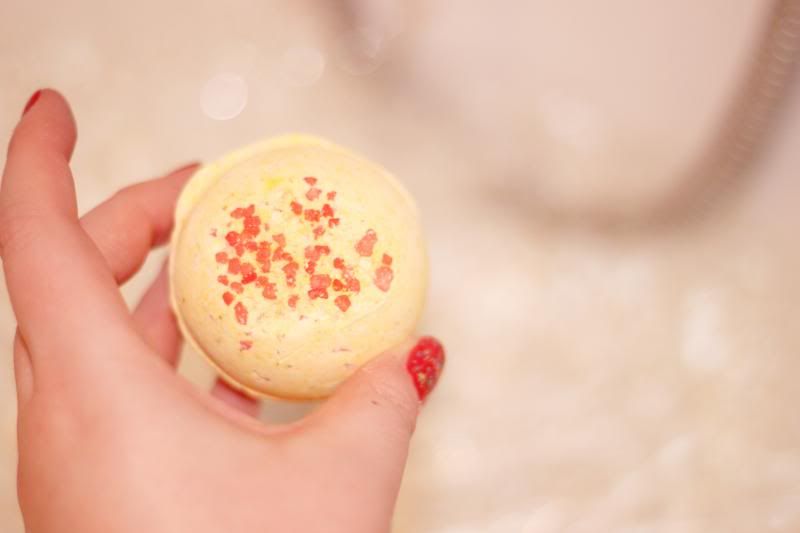 lush cinders bath bomb