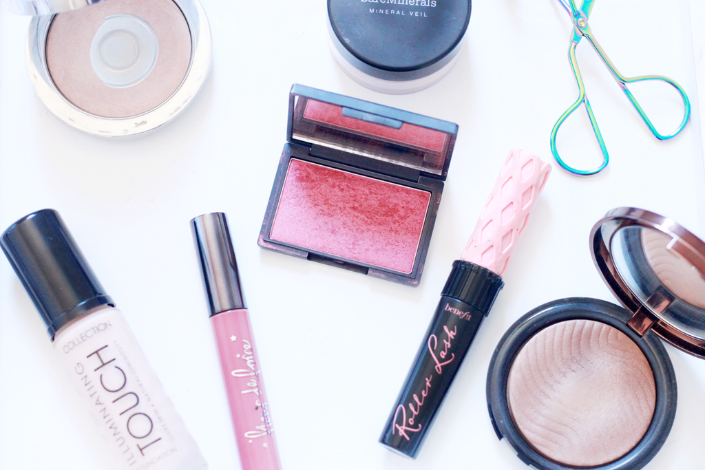photo what's in my make-up bag