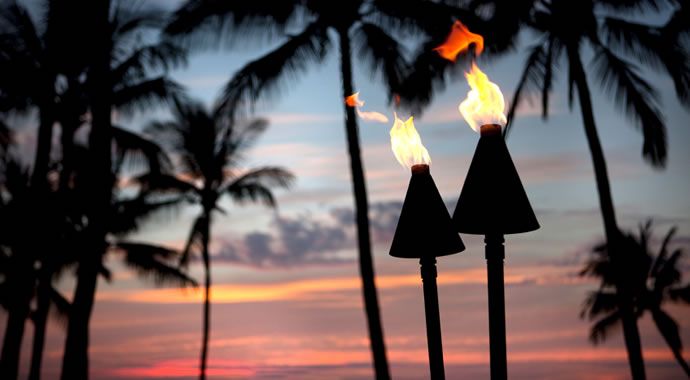690x380-Hawaii-Sunset-with-Tiki-Torches_