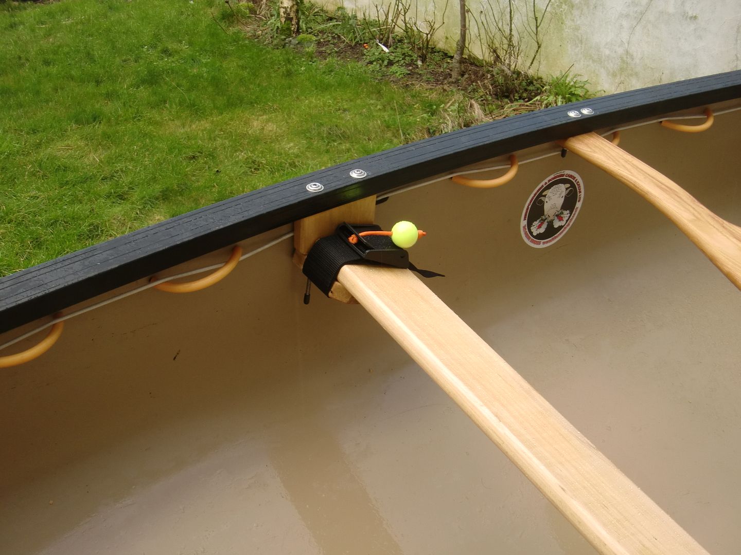 Quick release kneeling thwart options