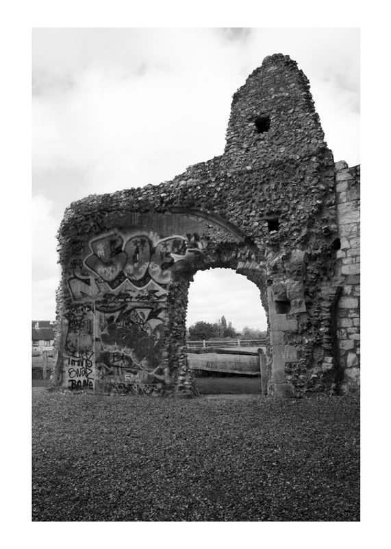 IMAGE: http://i48.photobucket.com/albums/f217/linus4/graffiti1.jpg