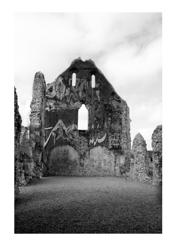 IMAGE: http://i48.photobucket.com/albums/f217/linus4/graffiti2.jpg