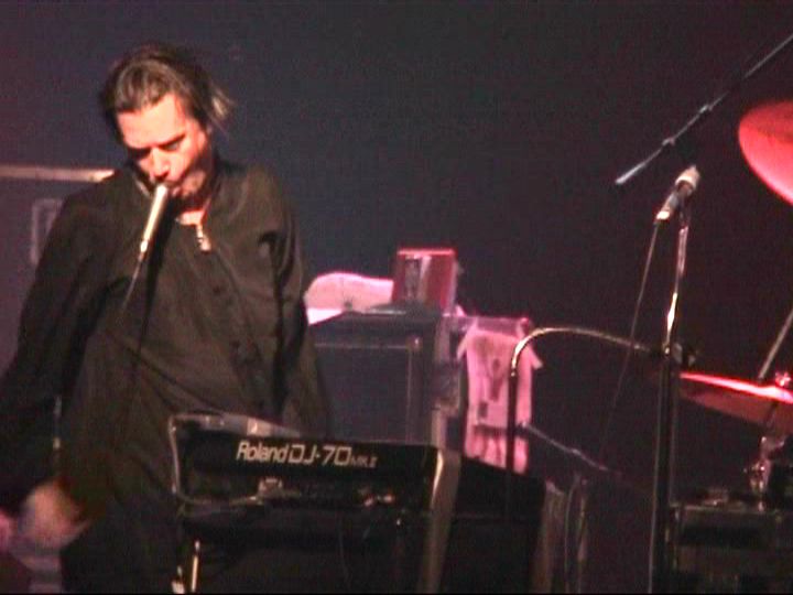 Tomahawk 05/16/03 The Majestic Theatre, Detroit, MI  -Mike eats mic