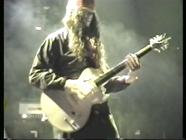 Buckethead (solo) April 3, 2004 Park West Chicago, IL3 photo vlcsnap-2013-08-15-11h54m47s84.png