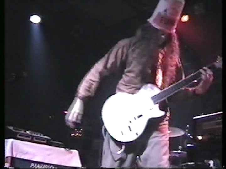 Buckethead (solo) April 2, 2004 Luther's Blues Madison, WI 3 photo vlcsnap-2013-08-15-15h53m57s77.png