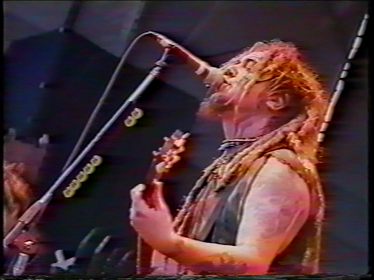Soulfly - Monsters Of Rock, Buenos Aires, Argentina, 1998-12-12 photo vlcsnap-2013-08-16-15h56m44s135.png