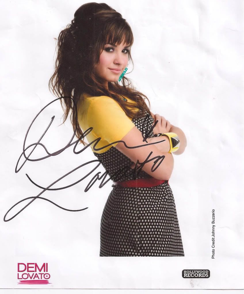 Demi Lovato Autograph Pictures, Images and Photos