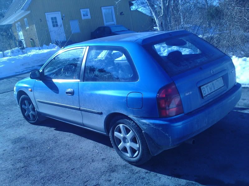 http://i48.photobucket.com/albums/f238/2X3M4U/Mazda%20323/20100315011.jpg
