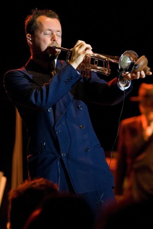 IMAGE: http://i48.photobucket.com/albums/f242/dmb70/Big%20Bad%20Voodoo%20Daddy%207-9-09/IMG_2068.jpg