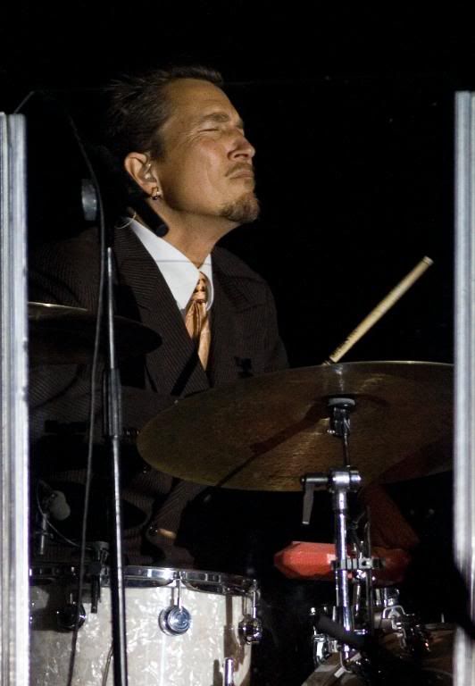 IMAGE: http://i48.photobucket.com/albums/f242/dmb70/Big%20Bad%20Voodoo%20Daddy%207-9-09/IMG_2119.jpg