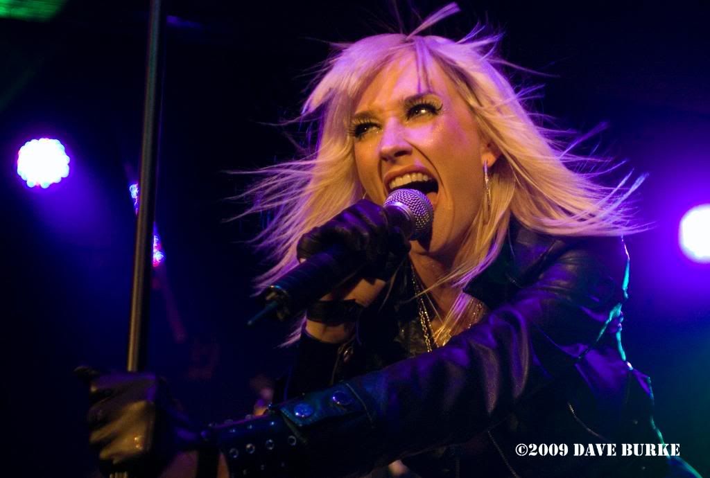 IMAGE: http://i48.photobucket.com/albums/f242/dmb70/Chelsea%20Girls%206-13-09%20Chicago/IMG_0170.jpg