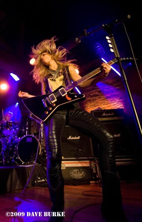 IMAGE: http://i48.photobucket.com/albums/f242/dmb70/Chelsea%20Girls%206-13-09%20Chicago/IMG_0656.jpg