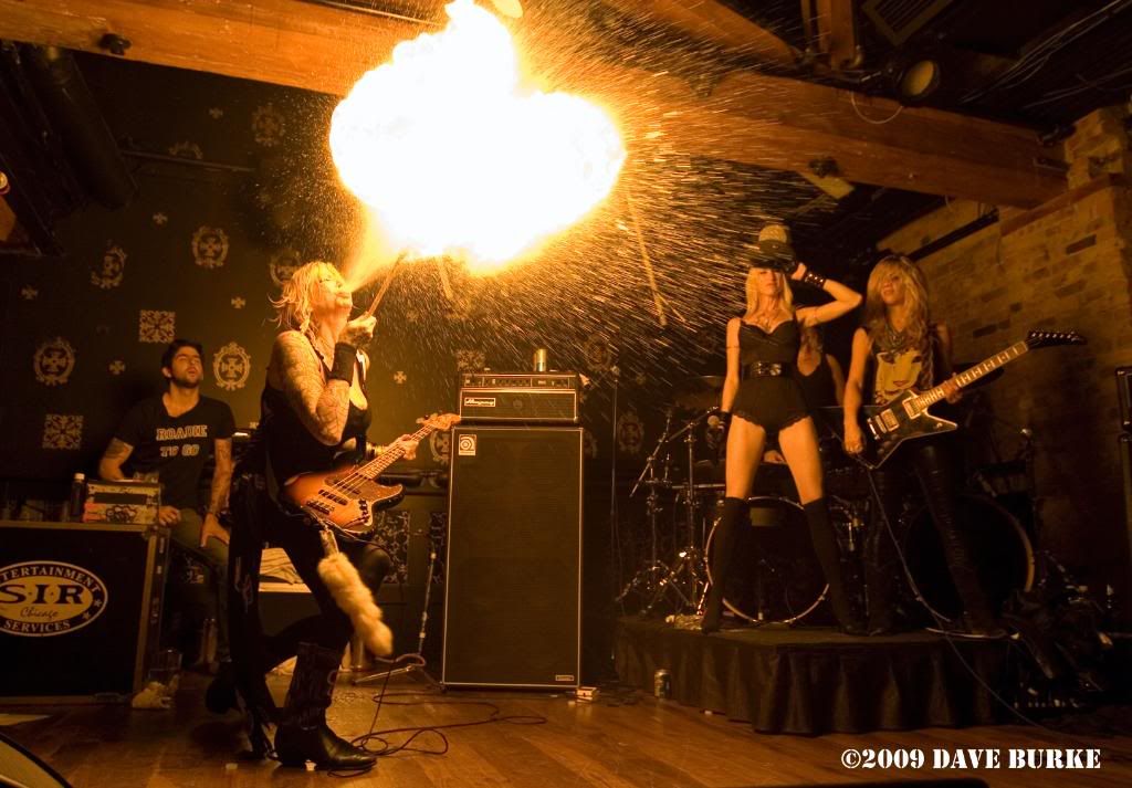 IMAGE: http://i48.photobucket.com/albums/f242/dmb70/Chelsea%20Girls%206-13-09%20Chicago/IMG_0718.jpg