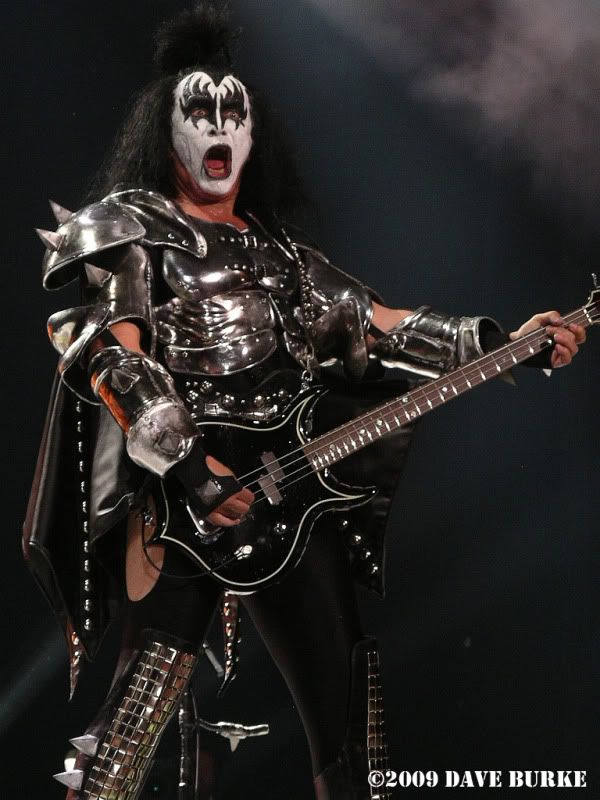 IMAGE: http://i48.photobucket.com/albums/f242/dmb70/KISS%20Detroit%209-25-09/IMGP5515.jpg