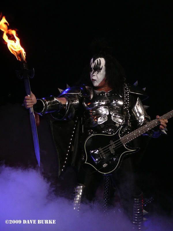 IMAGE: http://i48.photobucket.com/albums/f242/dmb70/KISS%20Detroit%209-25-09/IMGP5530.jpg