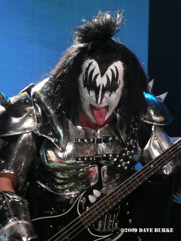 IMAGE: http://i48.photobucket.com/albums/f242/dmb70/KISS%20Detroit%209-25-09/IMGP5539.jpg
