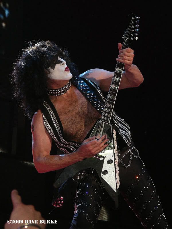 IMAGE: http://i48.photobucket.com/albums/f242/dmb70/KISS%20Detroit%209-25-09/IMGP5543.jpg