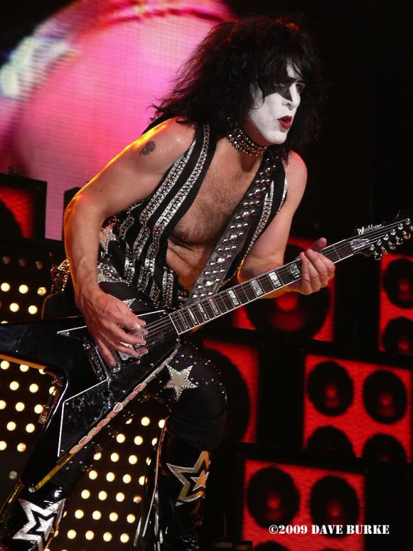 IMAGE: http://i48.photobucket.com/albums/f242/dmb70/KISS%20Detroit%209-25-09/IMGP5548.jpg