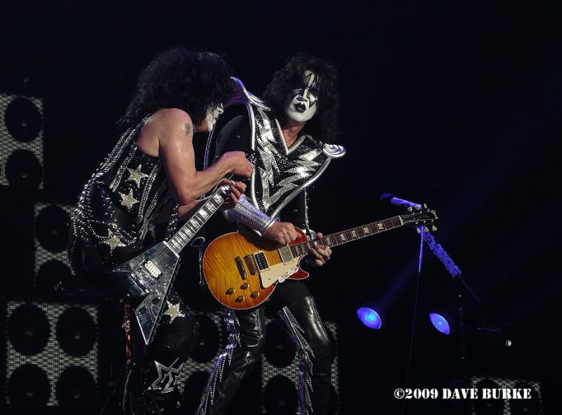 IMAGE: http://i48.photobucket.com/albums/f242/dmb70/KISS%20Detroit%209-26-09/IMGP5615.jpg