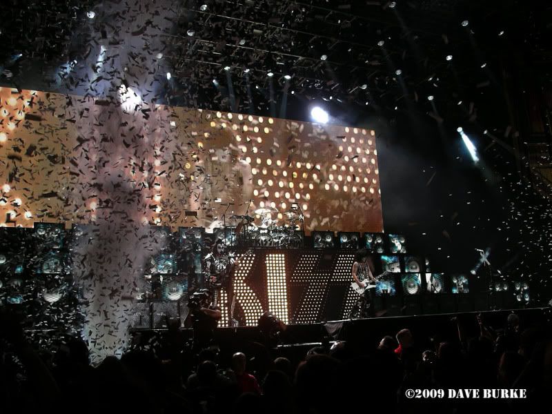 IMAGE: http://i48.photobucket.com/albums/f242/dmb70/KISS%20Detroit%209-26-09/IMGP5621.jpg