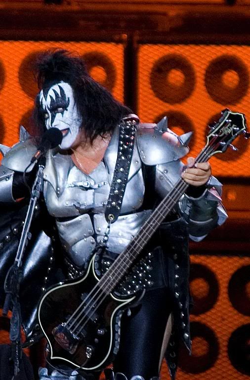 IMAGE: http://i48.photobucket.com/albums/f242/dmb70/KISS%20Milwaukee%206-27-09/IMG_1084.jpg