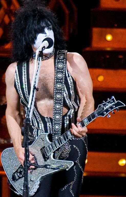 IMAGE: http://i48.photobucket.com/albums/f242/dmb70/KISS%20Milwaukee%206-27-09/IMG_1091.jpg