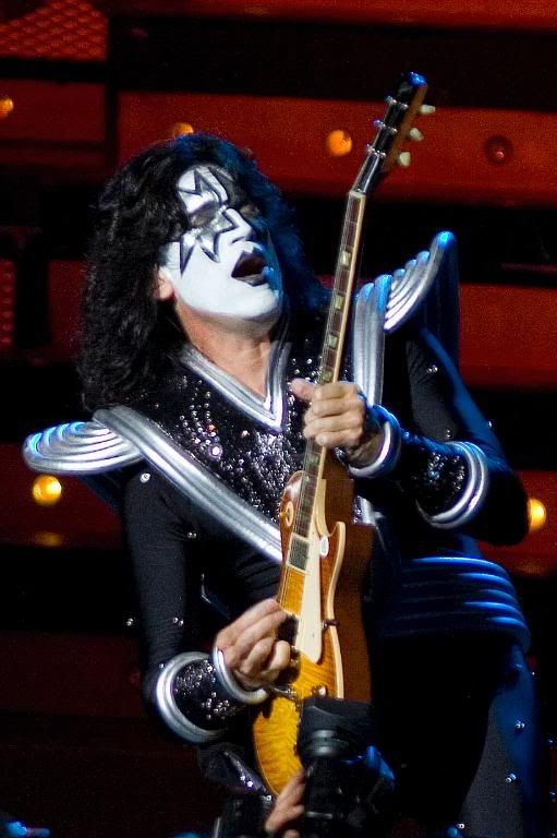 IMAGE: http://i48.photobucket.com/albums/f242/dmb70/KISS%20Milwaukee%206-27-09/IMG_1094.jpg