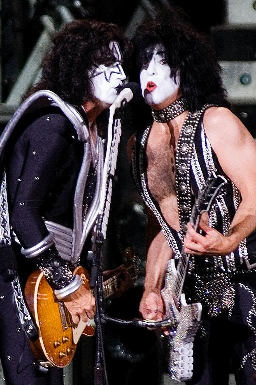 IMAGE: http://i48.photobucket.com/albums/f242/dmb70/KISS%20Milwaukee%206-27-09/IMG_1109.jpg