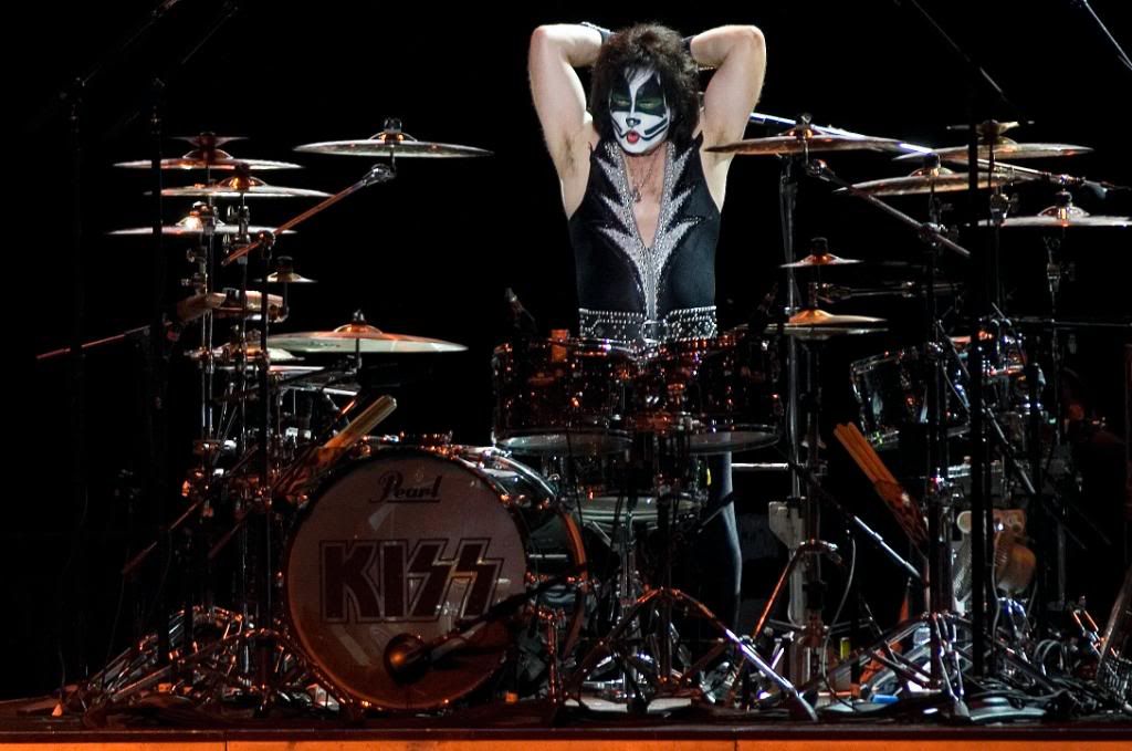 IMAGE: http://i48.photobucket.com/albums/f242/dmb70/KISS%20Milwaukee%206-27-09/IMG_1126.jpg