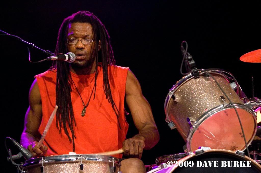 IMAGE: http://i48.photobucket.com/albums/f242/dmb70/Rusted%20Root%207-23-09/IMG_3952.jpg