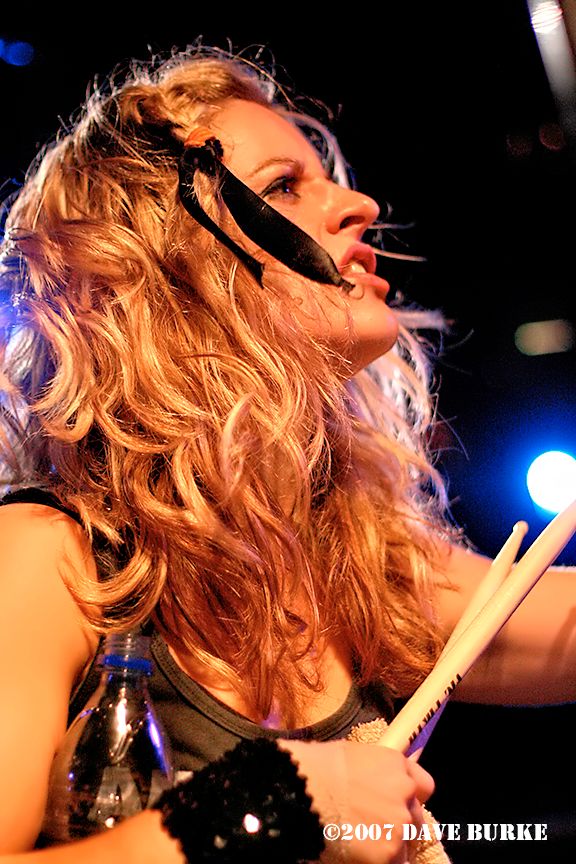 IMAGE: http://i48.photobucket.com/albums/f242/dmb70/The%20Donnas%20Boston%2010-7-07/IMG_6764.jpg