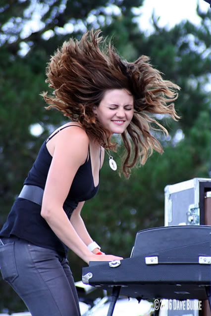 IMAGE: http://i48.photobucket.com/albums/f242/dmb70/The%20Donnas%20Fog%20Fest%208-06/attachment-1.jpg