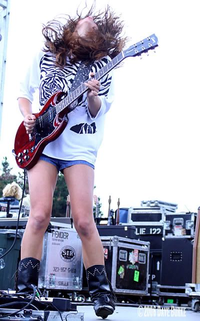 IMAGE: http://i48.photobucket.com/albums/f242/dmb70/The%20Donnas%20Fog%20Fest%208-06/attachment-15.jpg