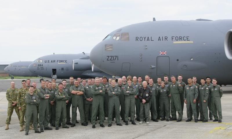 RAF_RAAF_USAF_C-17s_2007_zps2b51bb3b.jpg