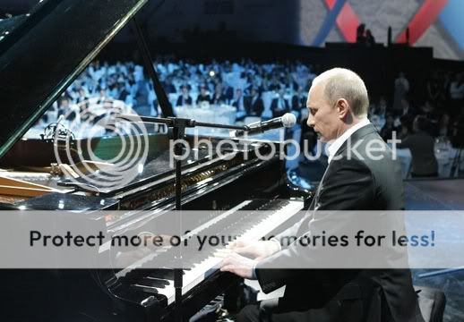 Путин сыграл на рояле