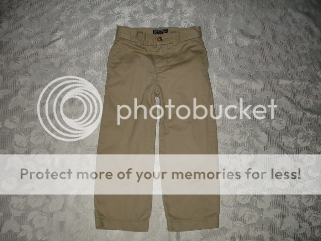 Here we have a nice pair of boys American Living khaki pants. They 